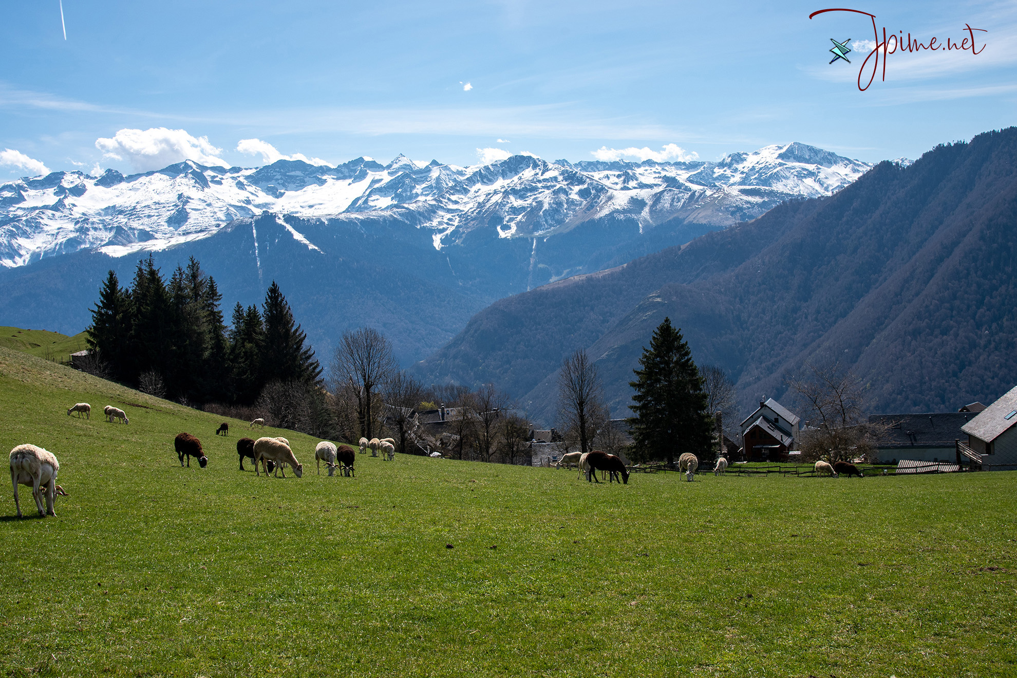 Village d'Artigues,  Luchon, Pyrénées  