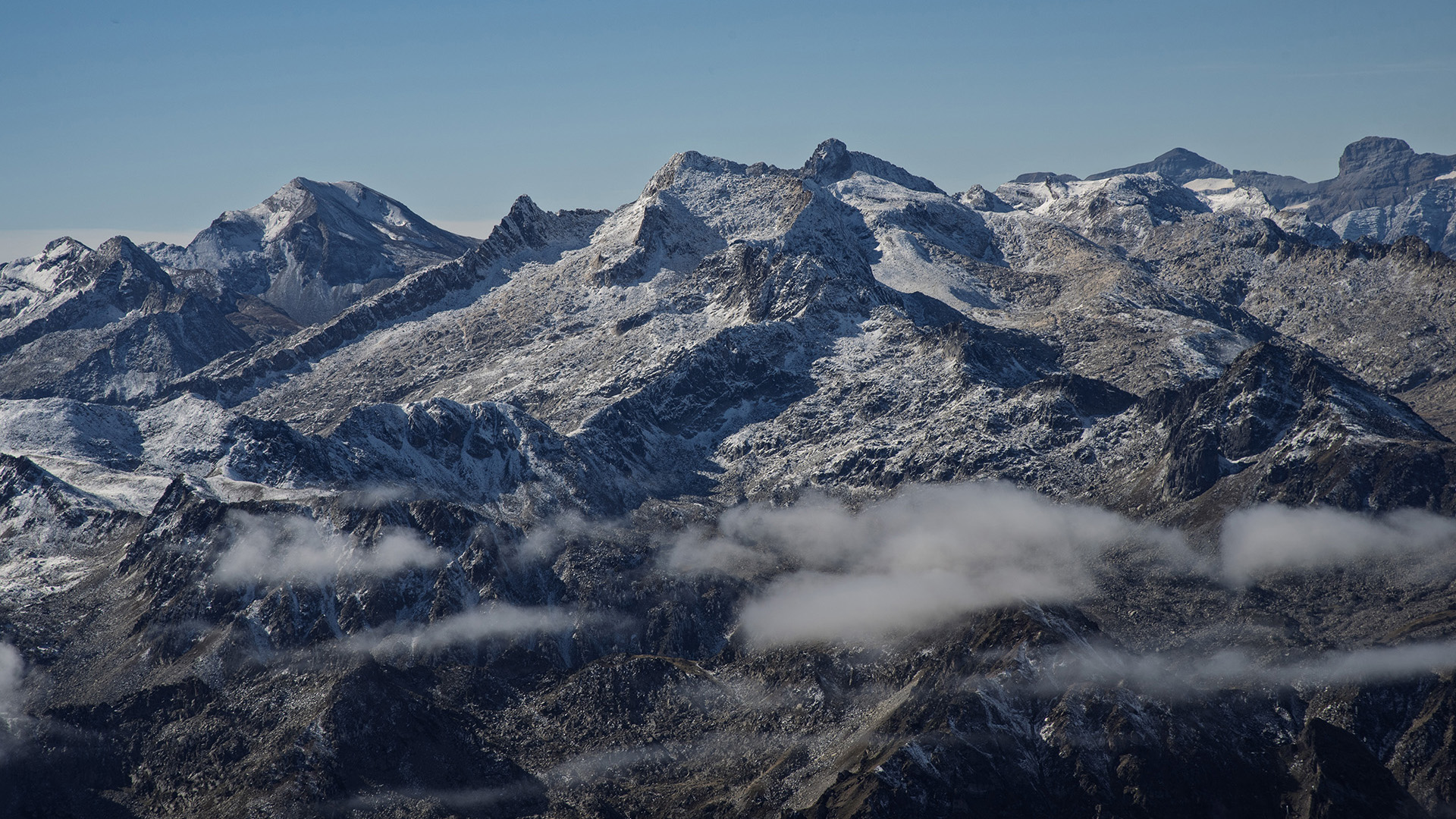 Sommets qui culminent à plus de 3000 m