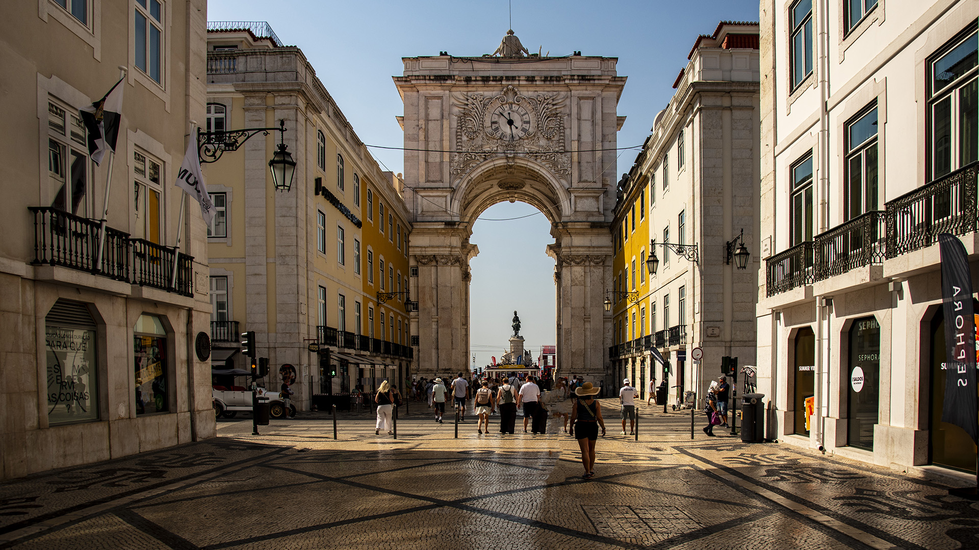 Arc du Triomphe, coté rue Augusta