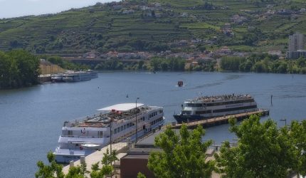 Bateaux de croisiere sur le Douro