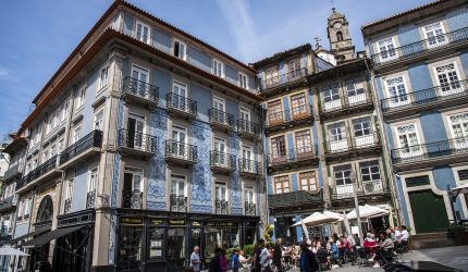 Porto - Place en bas de la rue des Fleurs